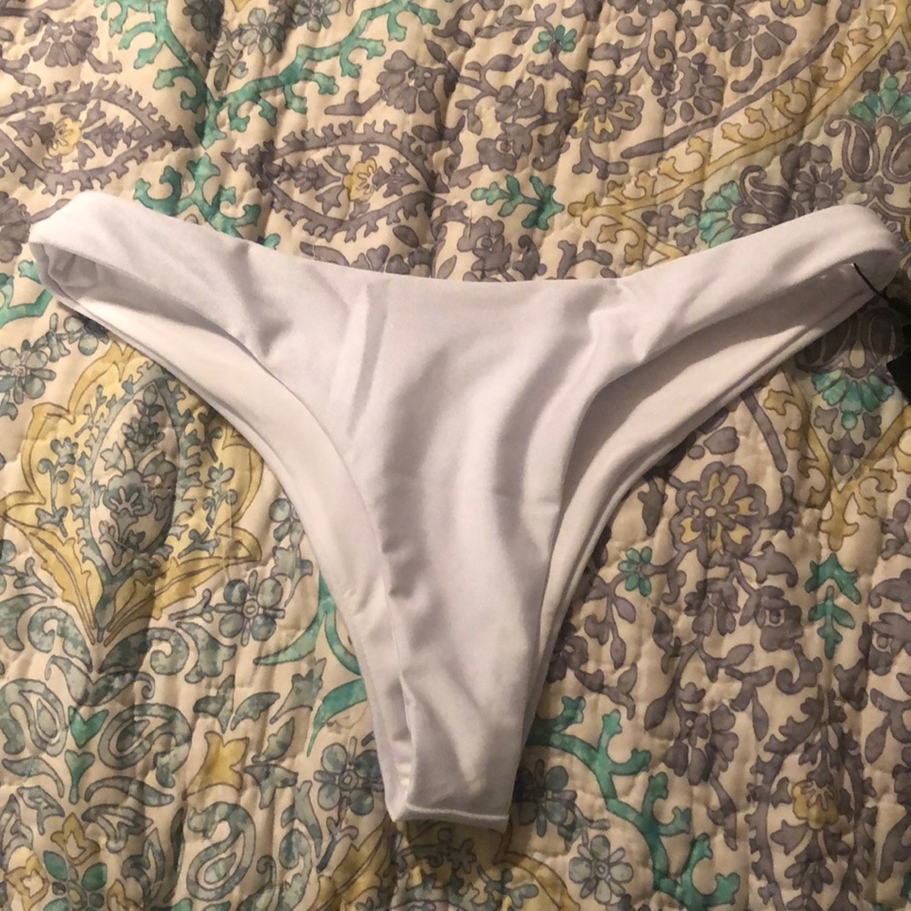 Medium cheeky bikini bottoms